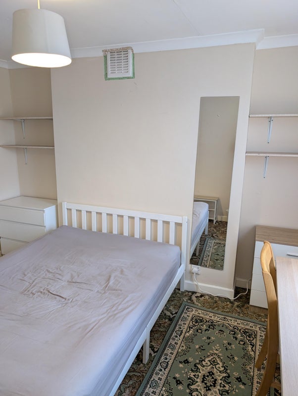 Room Beardell Street in Greater London