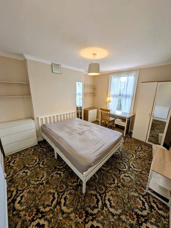 Room Beardell Street in Greater London