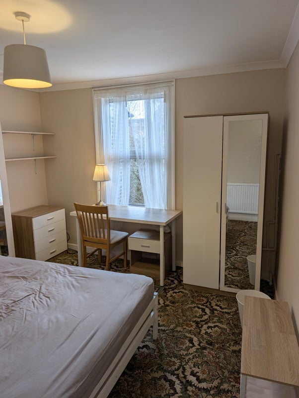 Room Beardell Street in Greater London