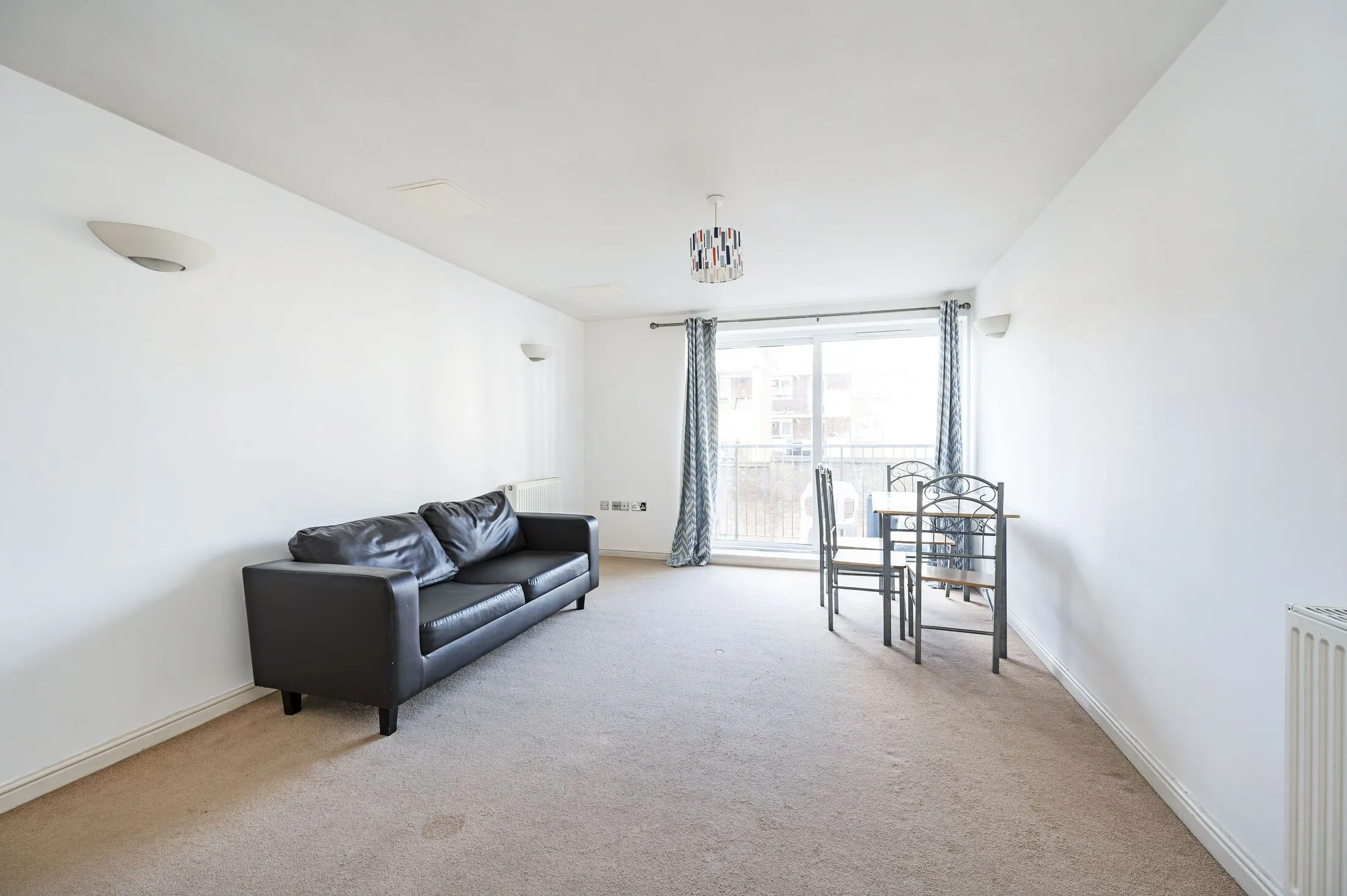 Flat Flint Close in Greater London