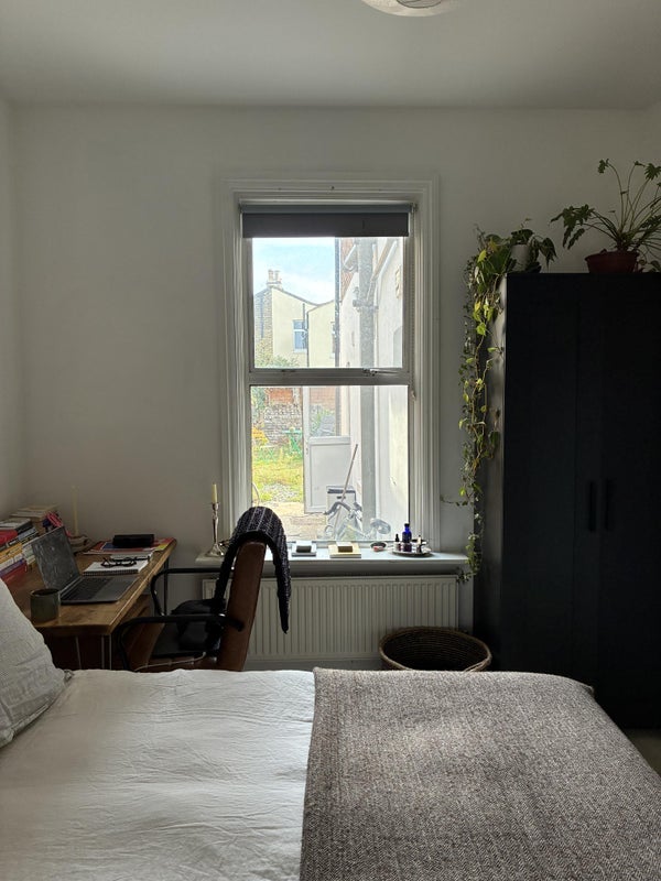 Room Glenarm Road in Greater London