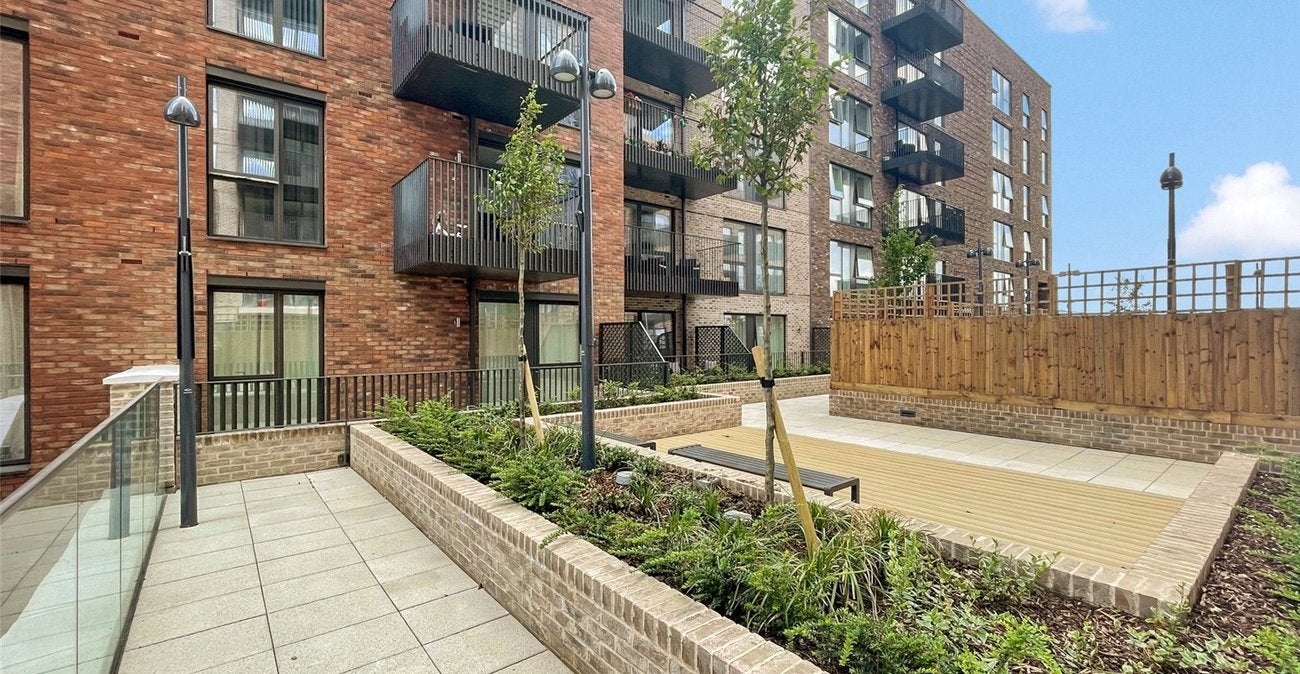 Flat Izane Road in Greater London