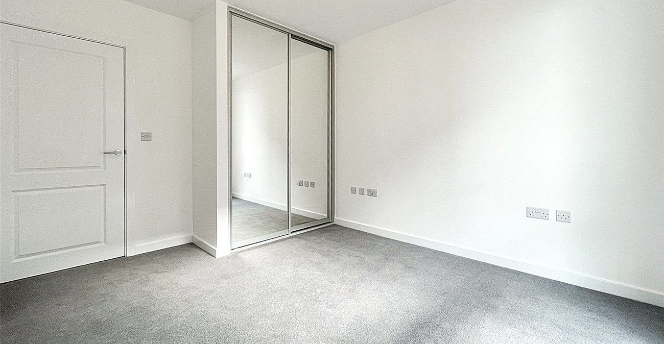 Flat Izane Road in Greater London