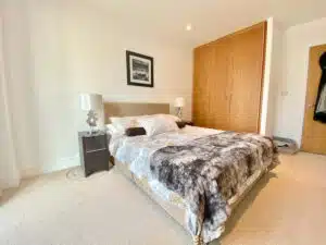 Flat Hoy Street in Greater London