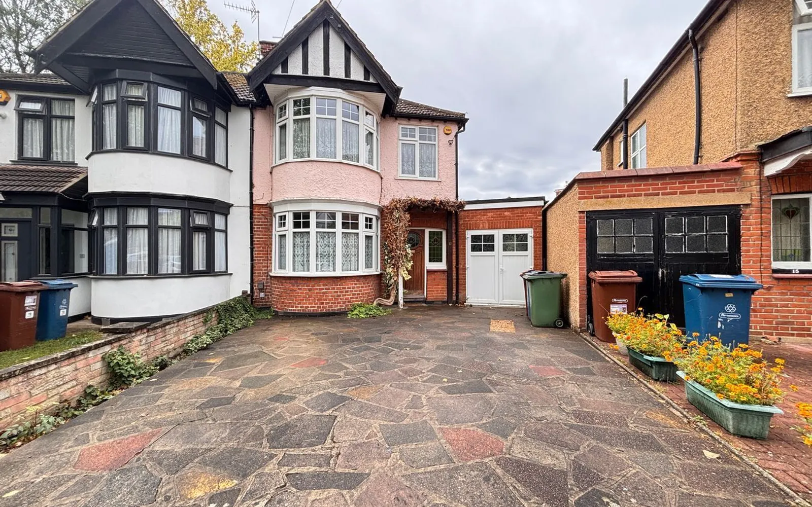 House Alicia Close in Greater London
