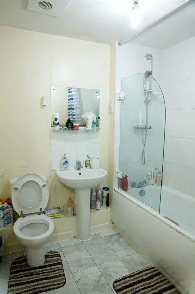 Flat Victoria Road in Greater London