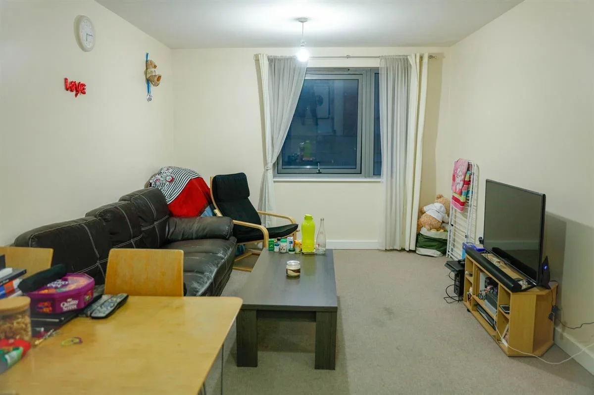 Flat Victoria Road in Greater London