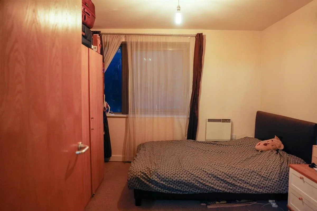 Flat Victoria Road in Greater London