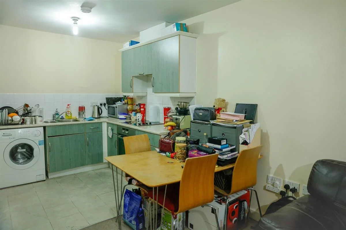 Flat Victoria Road in Greater London