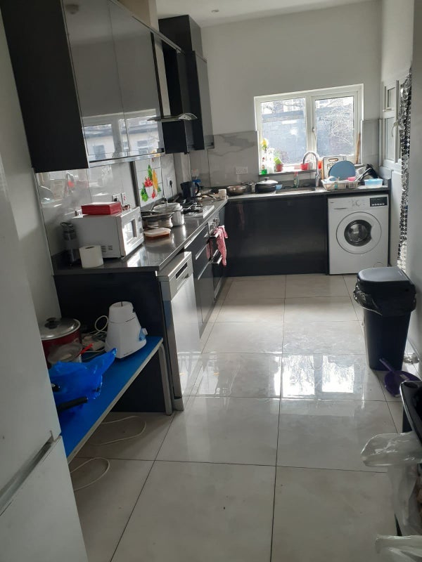 Room Kensington Avenue in Greater London