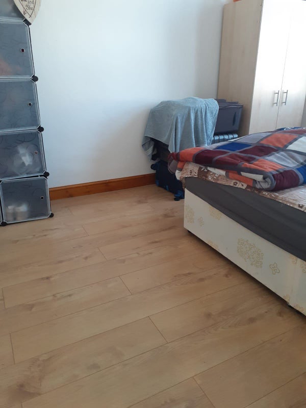 Room Kensington Avenue in Greater London