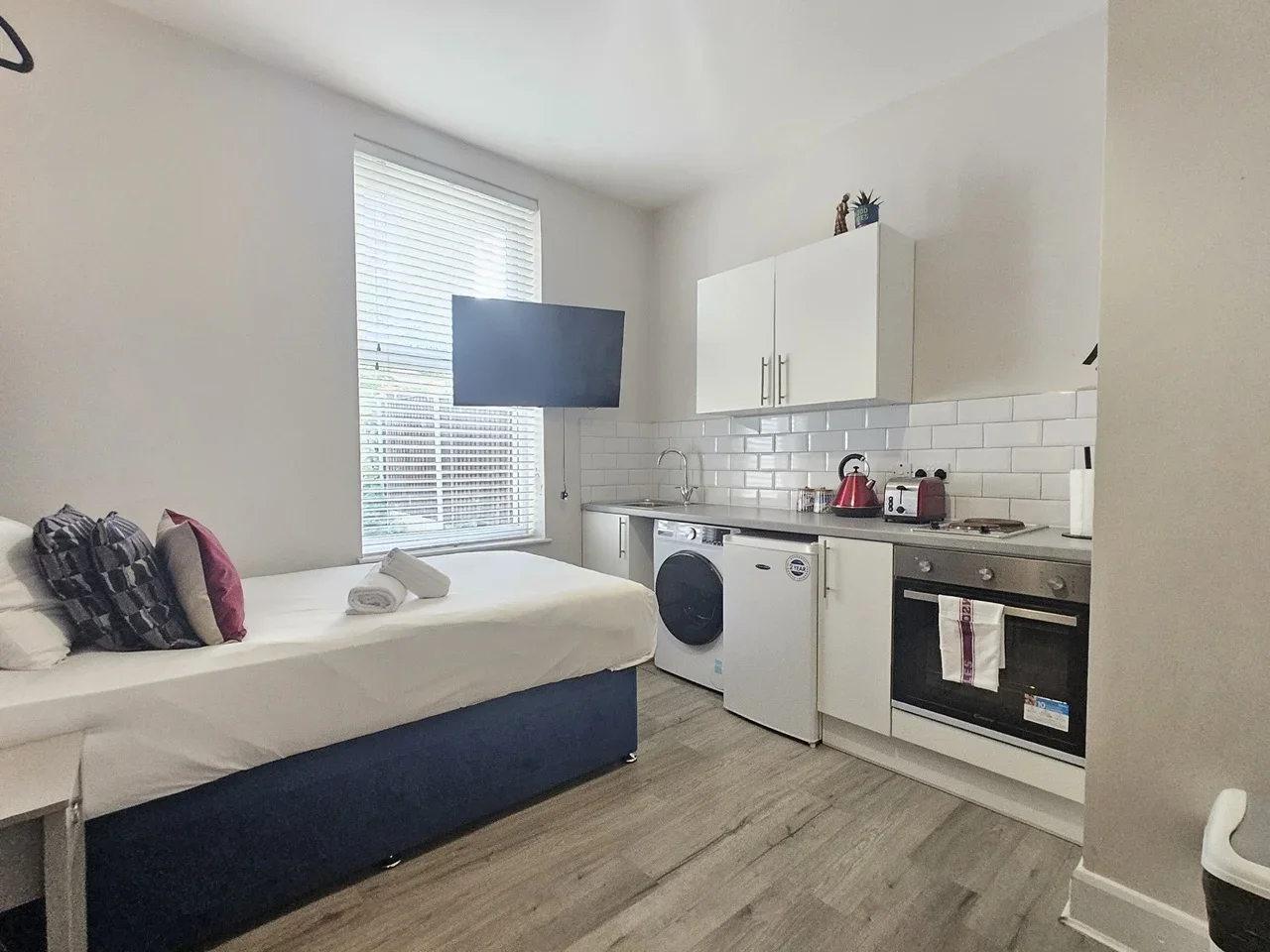 Flat Wightman Road in Greater London