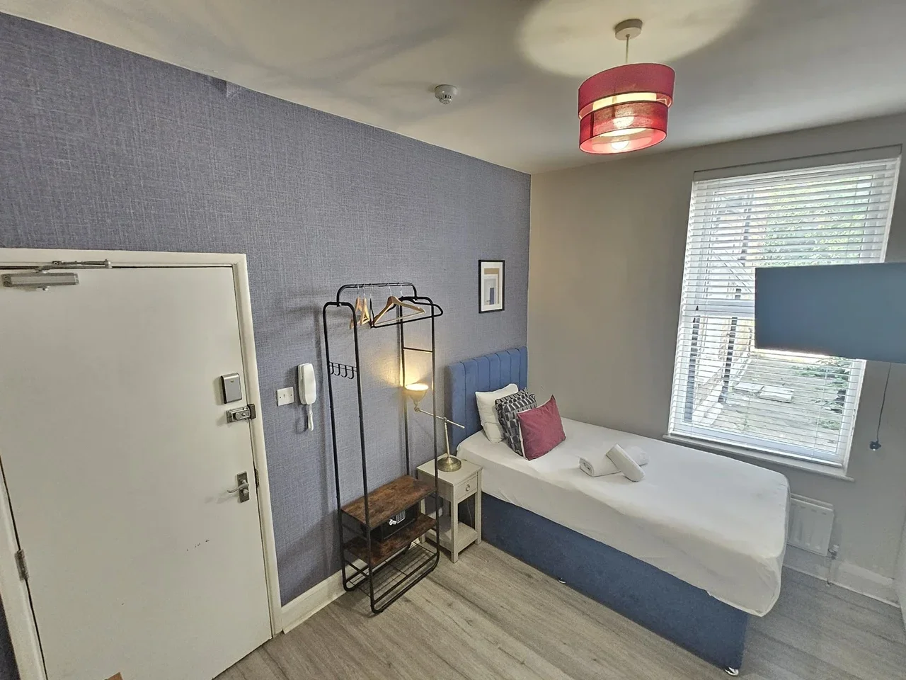 Flat Wightman Road in Greater London