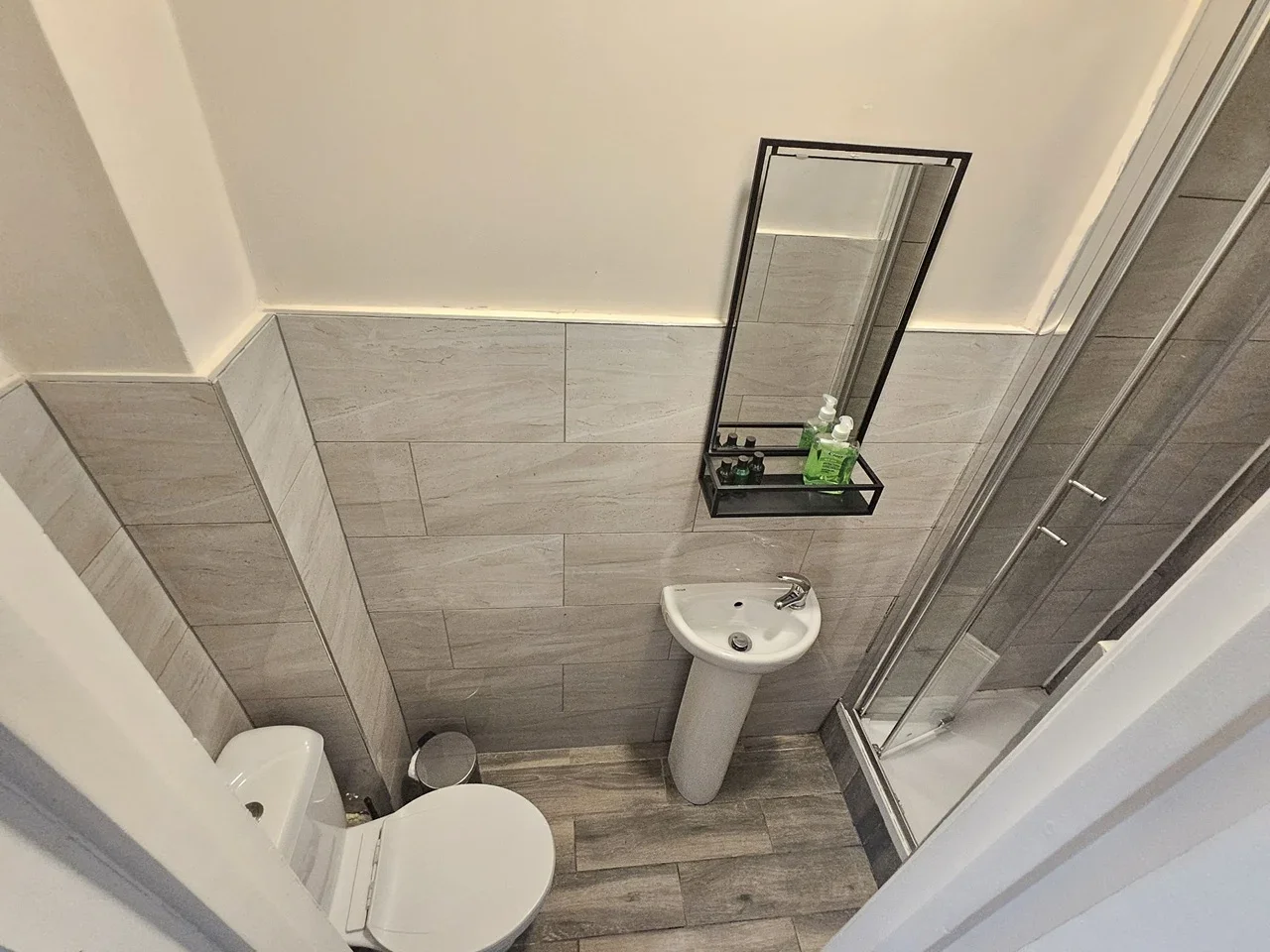 Flat Wightman Road in Greater London