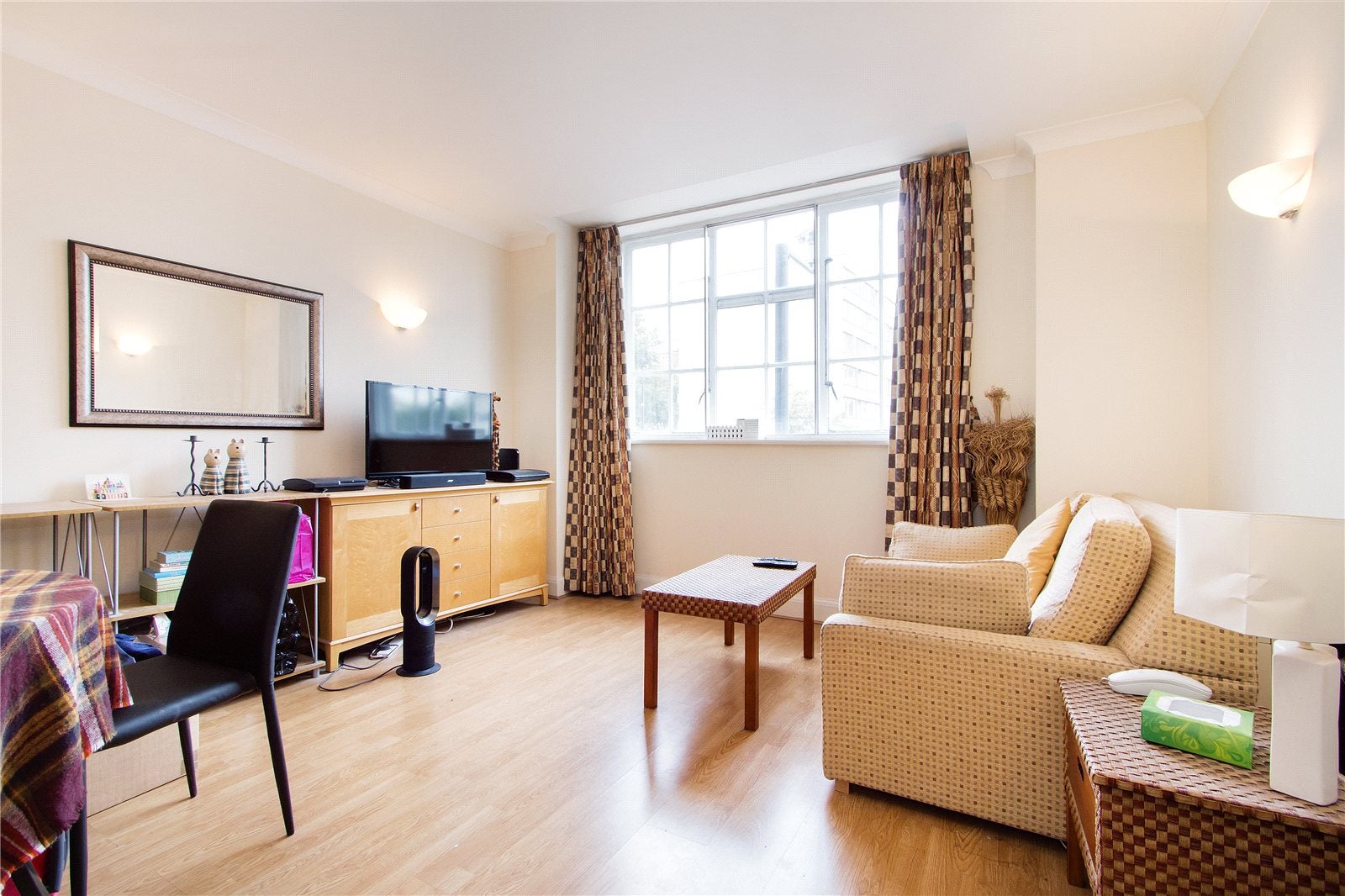 Flat Belvedere Road in Greater London
