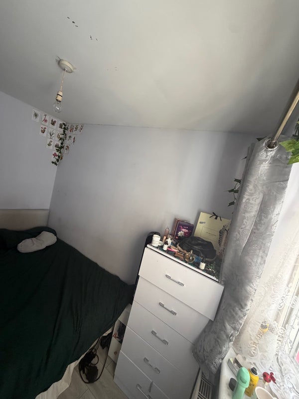 Room Wightman Road in Greater London