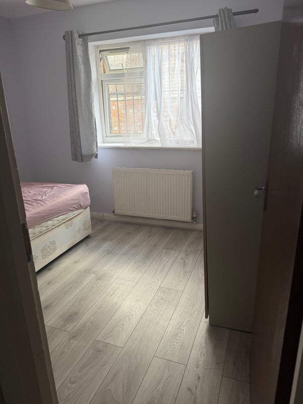 Room Wightman Road in Greater London