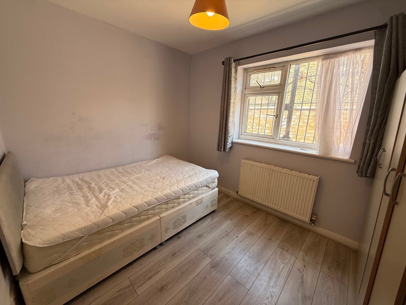 Room Wightman Road in Greater London