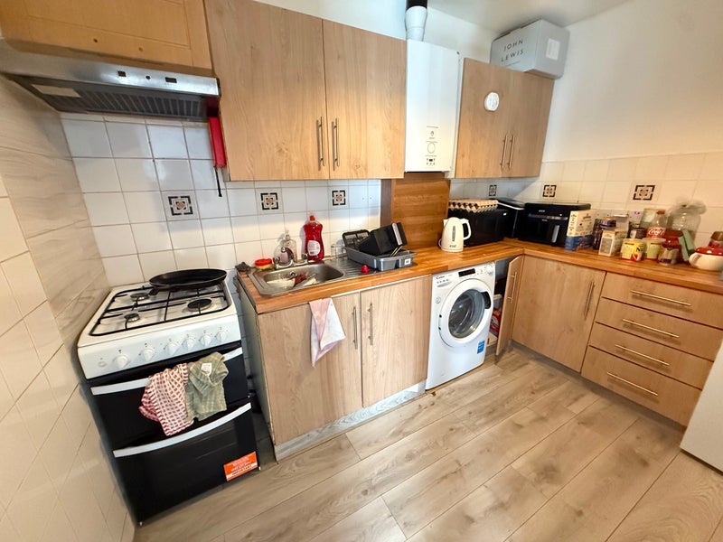 Room Wightman Road in Greater London
