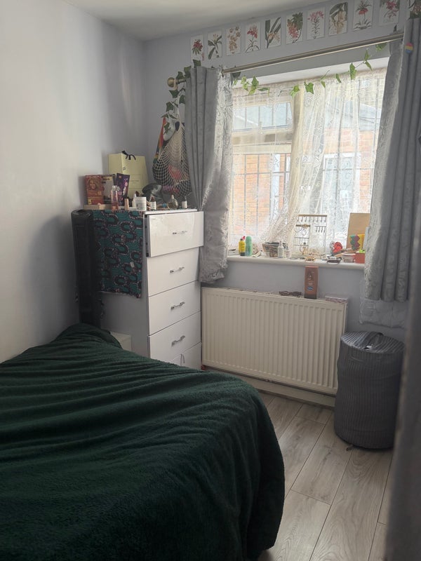 Room Wightman Road in Greater London