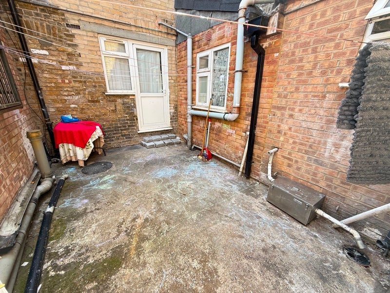 Room Wightman Road in Greater London