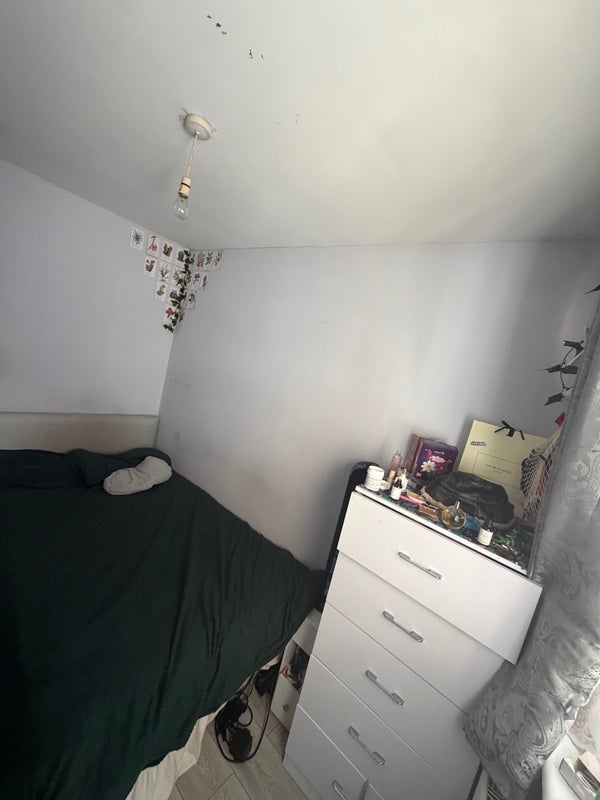 Room Wightman Road in Greater London