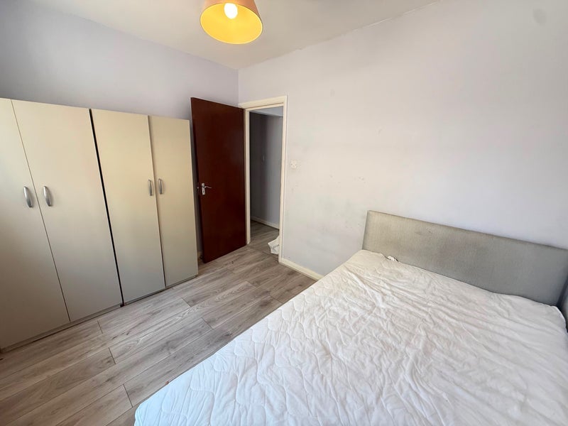 Room Wightman Road in Greater London