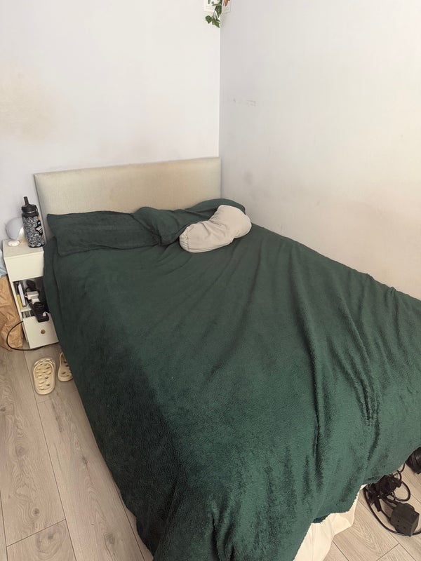 Room Wightman Road in Greater London