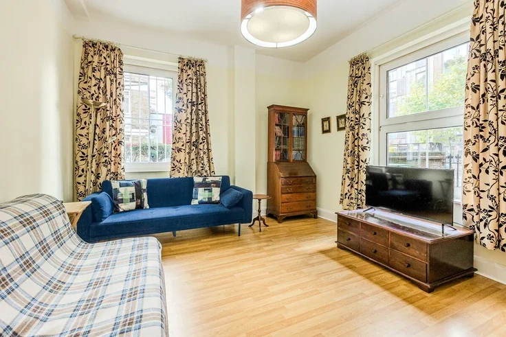 Flat Gaywood Street in Greater London