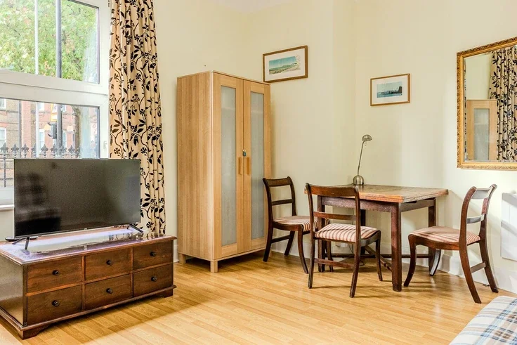 Flat Gaywood Street in Greater London