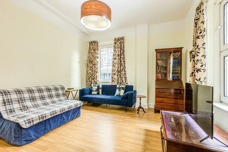 Flat Gaywood Street in Greater London