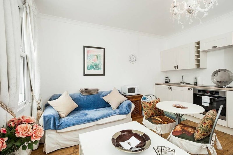 Flat Manchester Road in Greater London