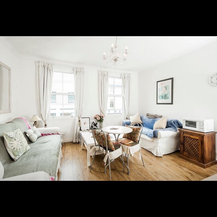 Flat Manchester Road in Greater London