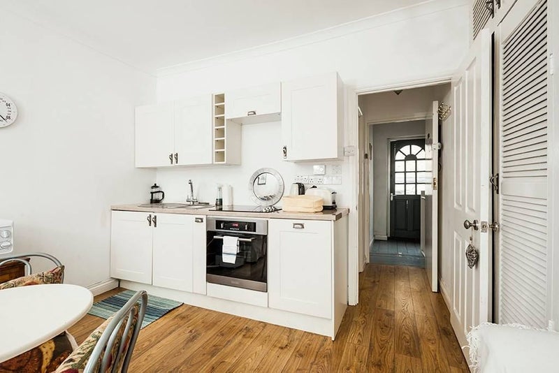 Flat Manchester Road in Greater London