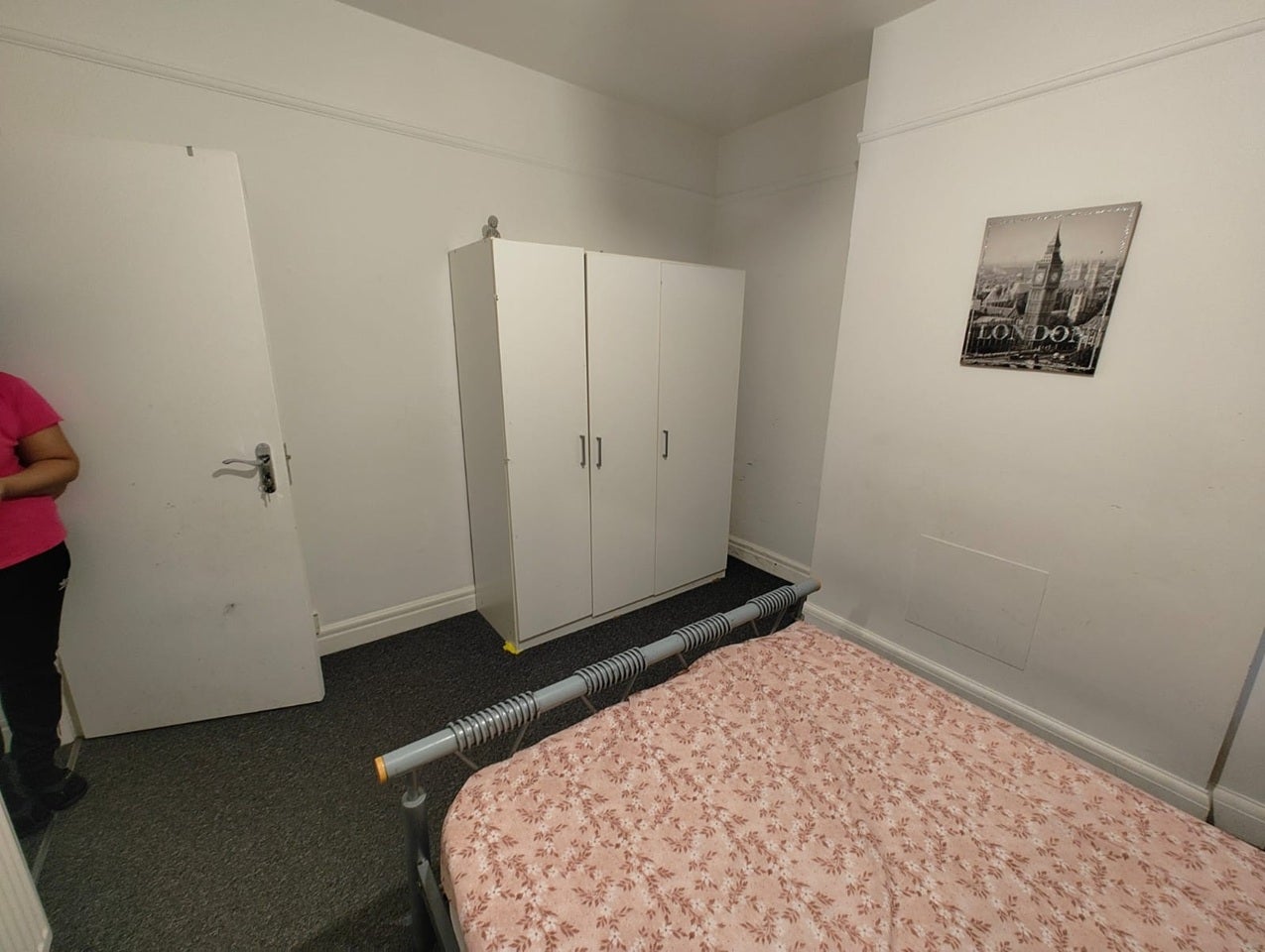 Room Yoxley Approach in Greater London