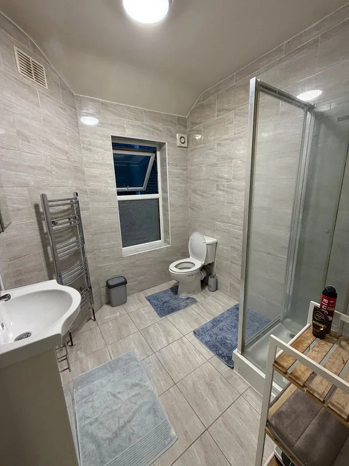 Room Merrow Street in Greater London