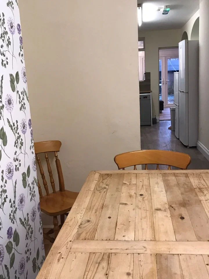 Room Blackboy Road in Exeter