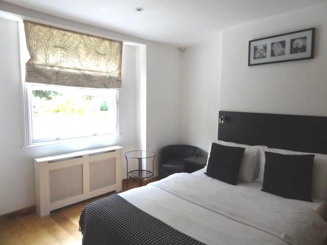 Flat Cartwright Gardens in Greater London