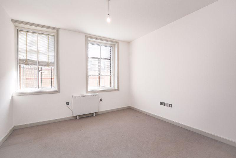 Flat Royal Mews in Southend-on-Sea