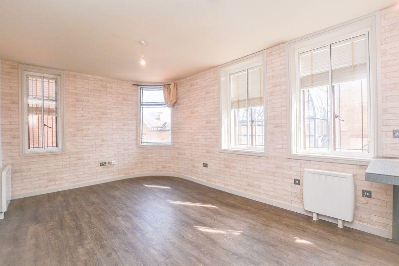 Flat Royal Mews in Southend-on-Sea