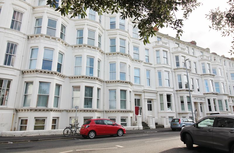 Flat Clarence Esplanade in Portsmouth