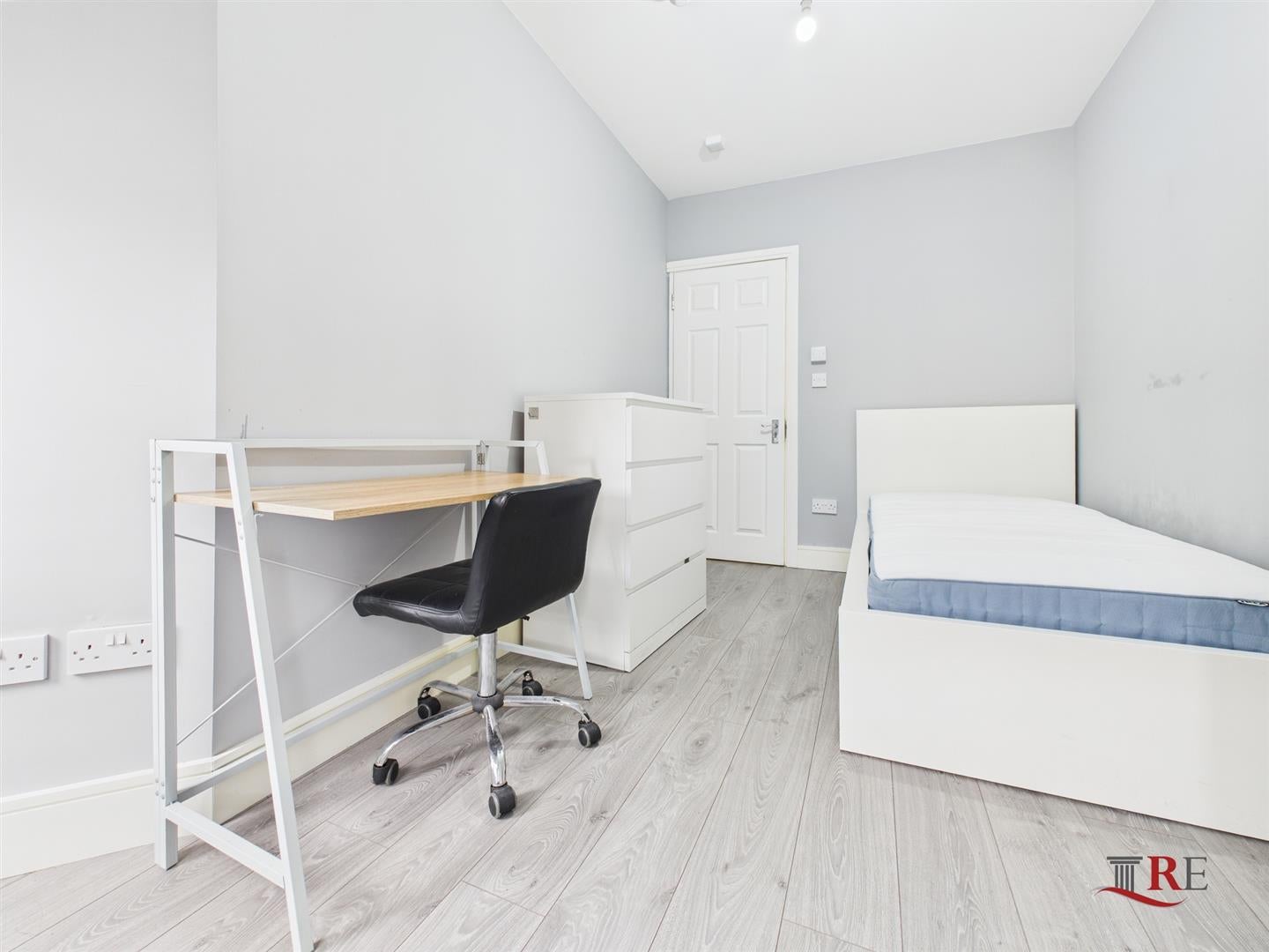 Room Sandringham Road in Greater London