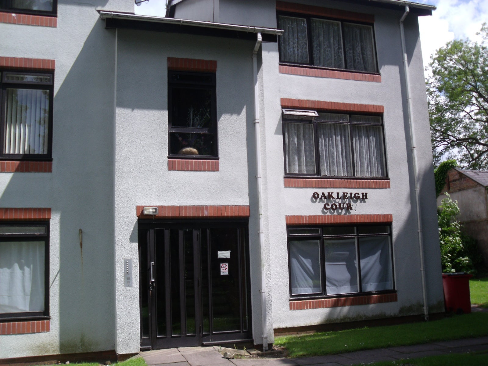 Flat Oaks Crescent in Wolverhampton