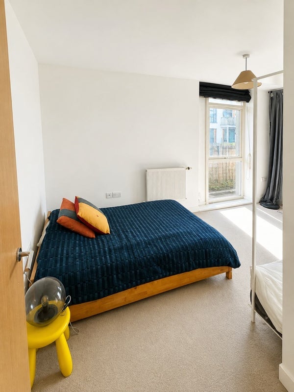 Flat Ward Lane in Greater London