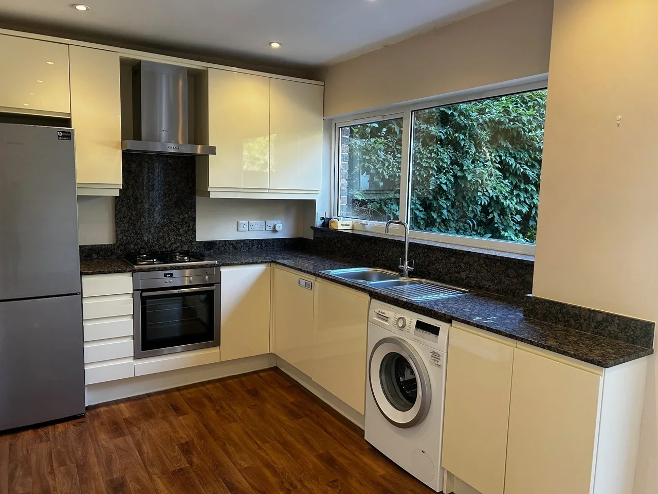 House Sheldon Close in Reigate and Banstead