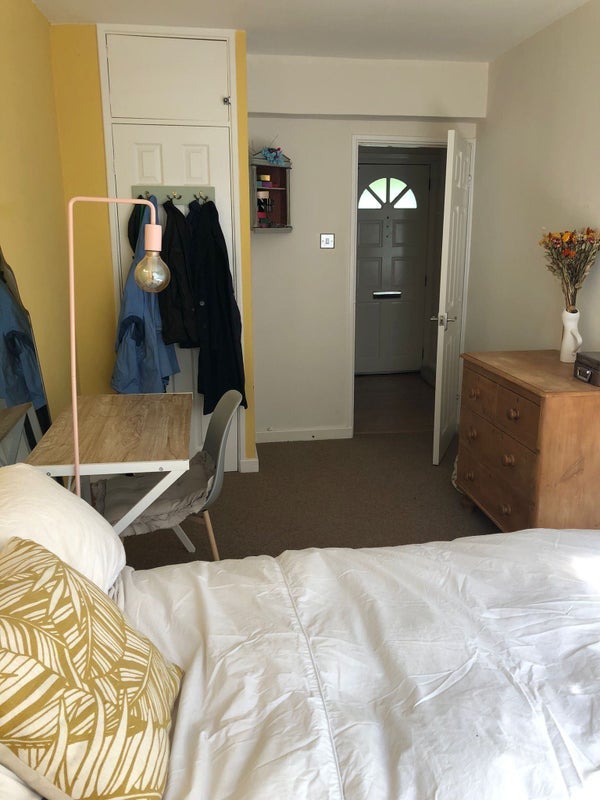 Room Charters Close in Greater London