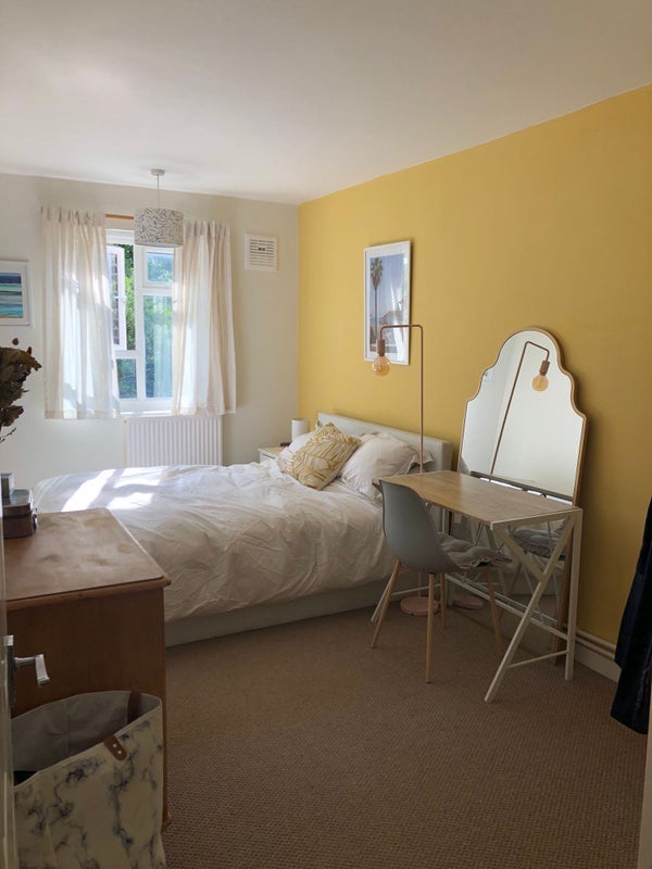 Room Charters Close in Greater London