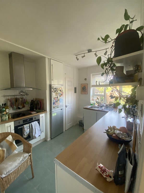 Room Charters Close in Greater London
