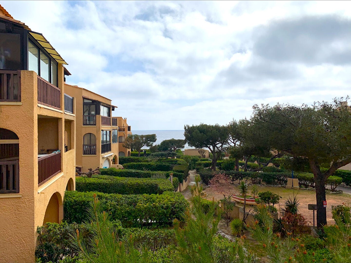 Flat Avenue de Lariano in Sausset-les-Pins