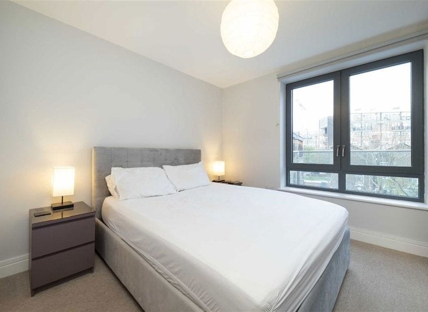 Flat Grange Road in Greater London